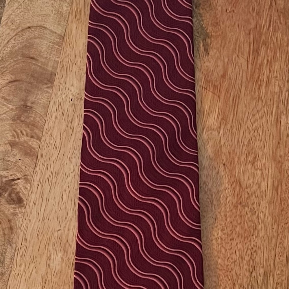 JOSEPH A. BANK MEN’S BURGUNDY & PINK 100% SILK NECKTIE/PRE-OWNED/TRENDY!!